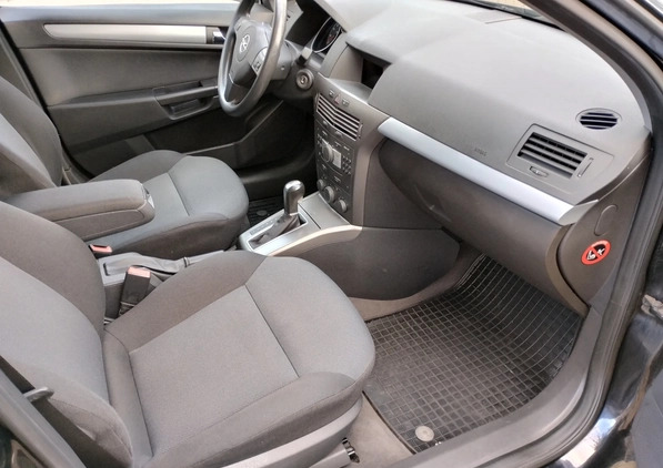 Opel Astra cena 7200 przebieg: 254248, rok produkcji 2006 z Szczecin małe 121